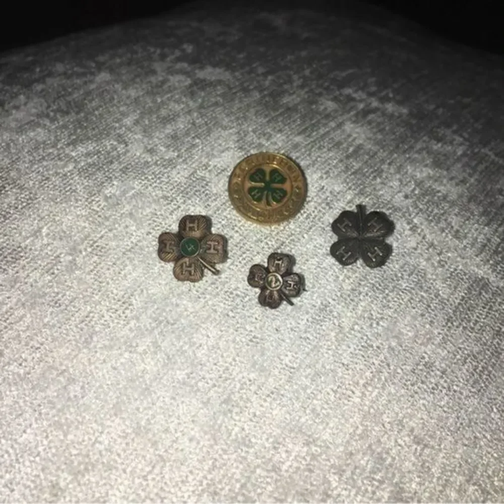 4H Bundle Of Gold Vintage Brooches - Picture 3 of 6